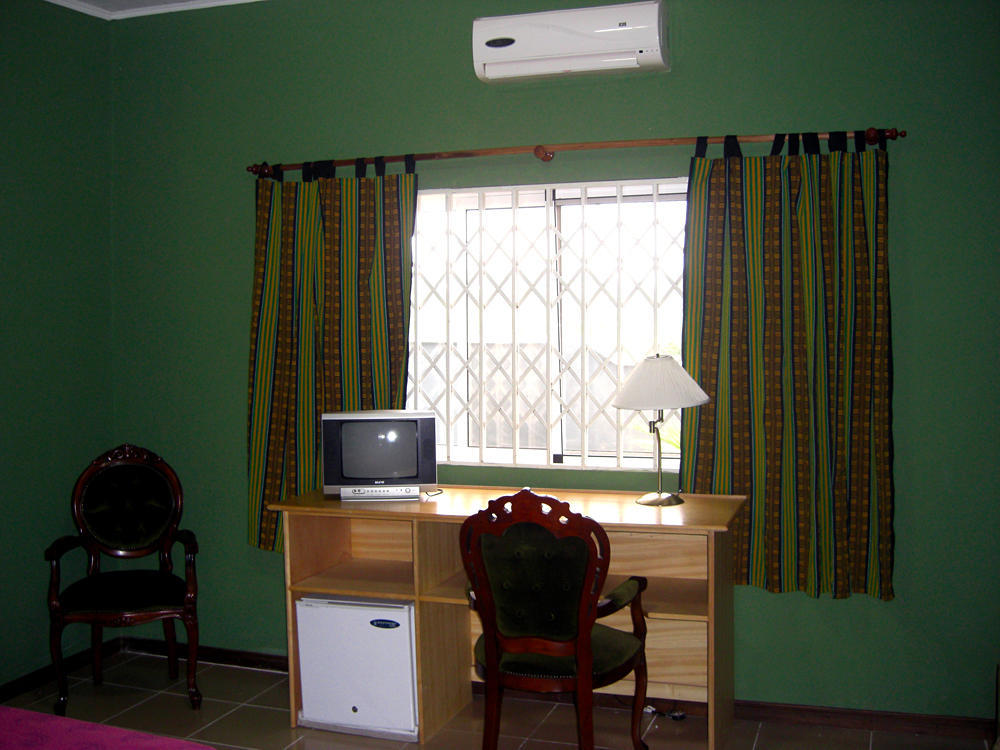 Jamaica Inn Guest House Botianaw الغرفة الصورة