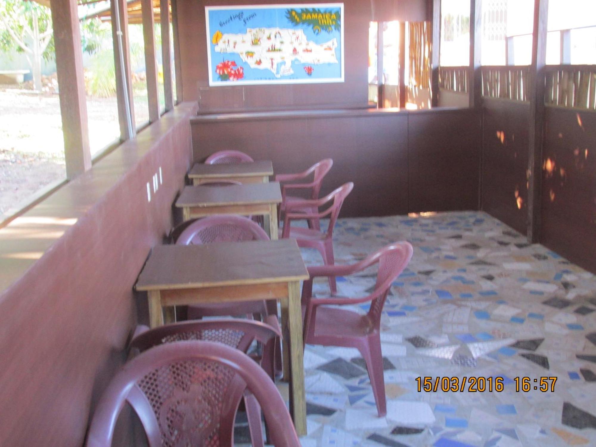 Jamaica Inn Guest House Botianaw المظهر الخارجي الصورة